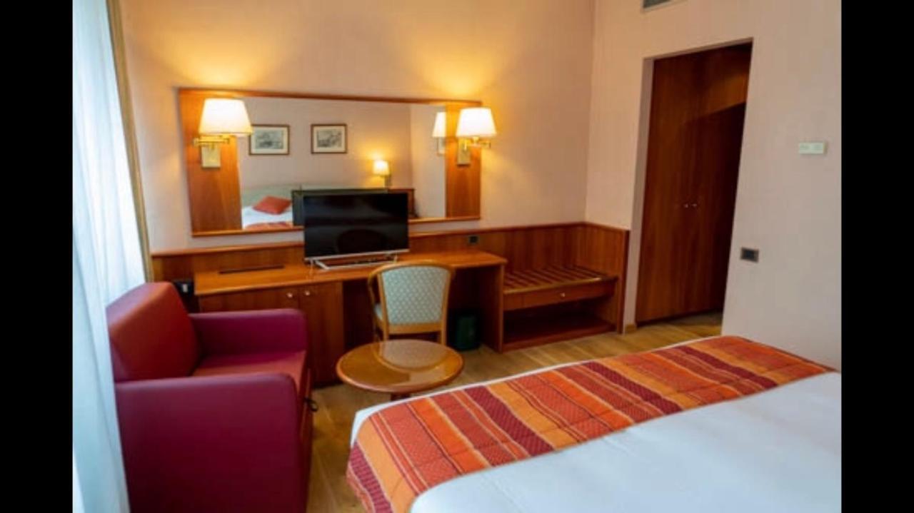 Crystal Hotel Varese Exterior foto