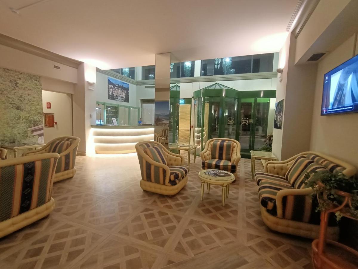Crystal Hotel Varese Exterior foto