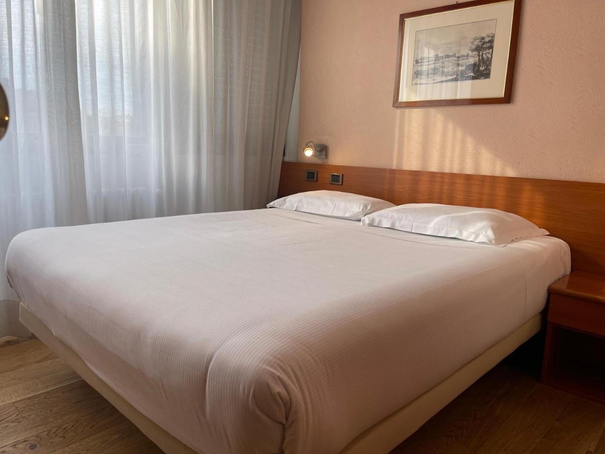 Crystal Hotel Varese Exterior foto