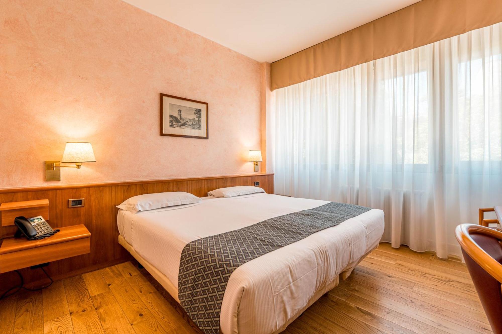 Crystal Hotel Varese Exterior foto