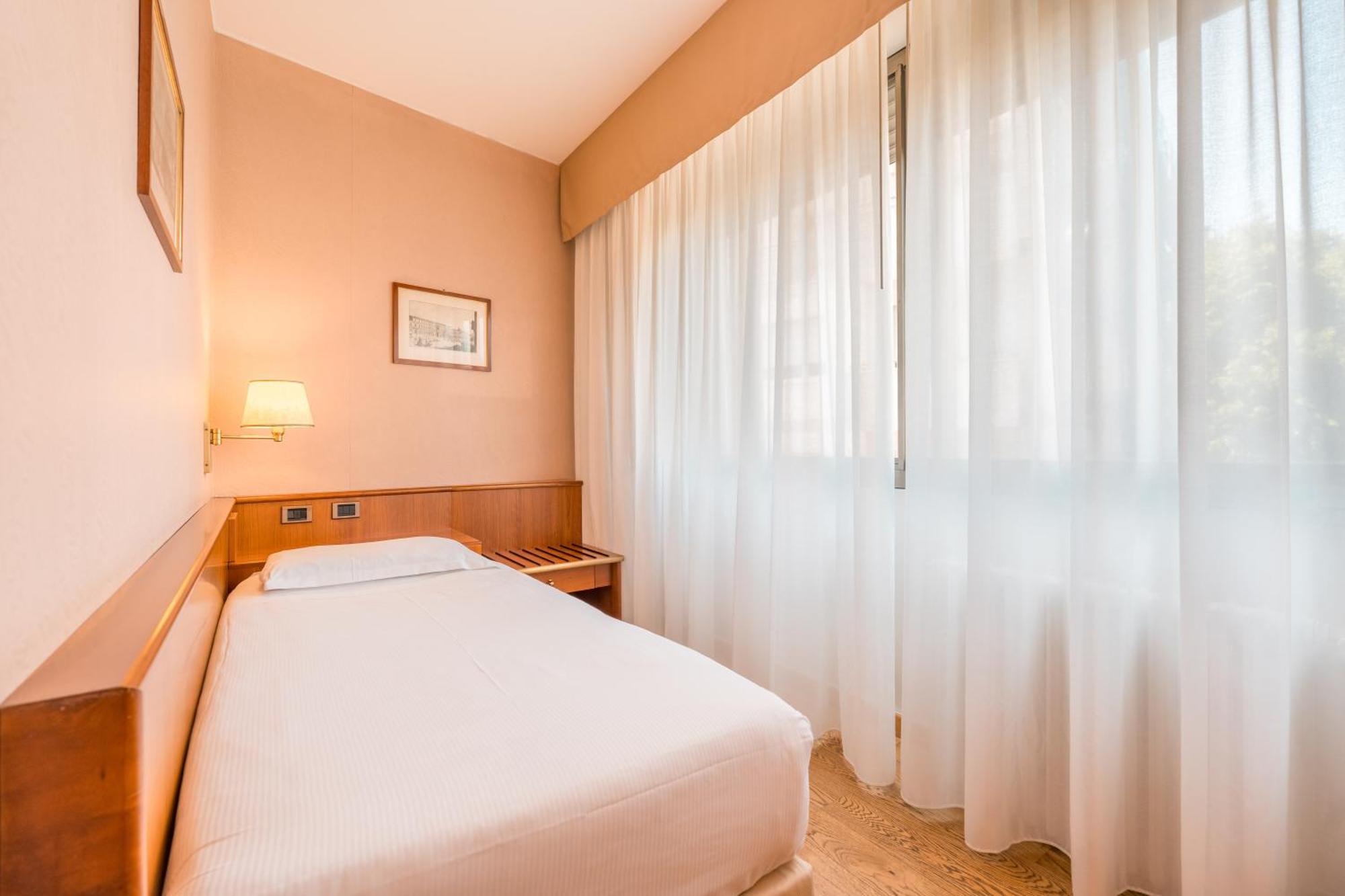 Crystal Hotel Varese Exterior foto
